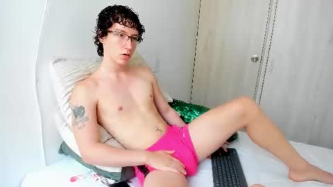 Snapshot of curlyytwink chatting on 3, 7, 2026 Noah online show from 3, 7, 2026