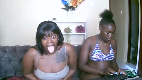 Snapshot of curvyebony1 chatting on 12, 1, 2025 curtis online show from 12, 1, 2025
