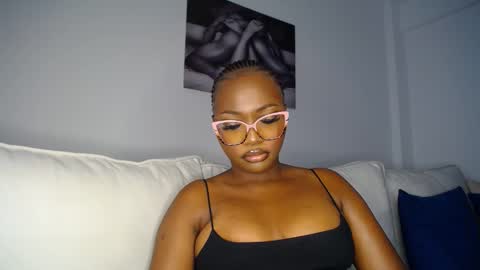 Snapshot of cute_ass18 chatting on 18, 2, 2025 Liya online show from 18, 2, 2025