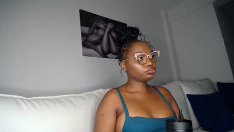 Snapshot of cute_ass18 chatting on 4, 3, 2025 Liya online show from 4, 3, 2025