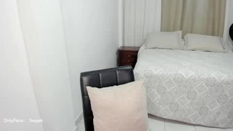 Snapshot of cute_brunett chatting on 14, 9, 2025 Sara online show from 14, 9, 2025
