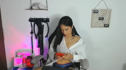 Cute horny1 online show from 24, 1, 2025