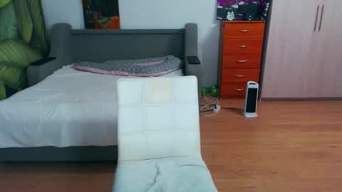 cute_jes online show from 20, 12, 2025