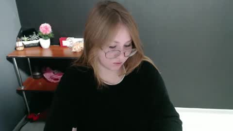 Snapshot of cute_minx chatting on 6, 12, 2024 Veronica online show from 6, 12, 2024
