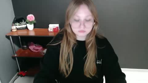 Snapshot of cute_minx chatting on 9, 12, 2024 Veronica online show from 9, 12, 2024