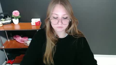 Snapshot of cute_minx chatting on 12, 12, 2024 Veronica online show from 12, 12, 2024