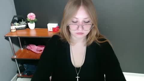 Snapshot of cute_minx chatting on 16, 12, 2024 Veronica online show from 16, 12, 2024