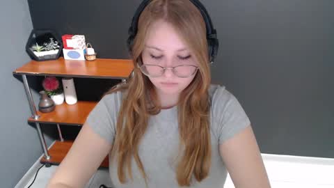 Snapshot of cute_minx chatting on 23, 12, 2024 Veronica online show from 23, 12, 2024