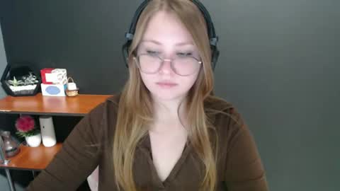 Snapshot of cute_minx chatting on 30, 12, 2024 Veronica online show from 30, 12, 2024