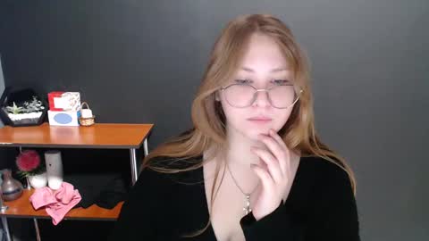 Snapshot of cute_minx chatting on 7, 1, 2025 Veronica online show from 7, 1, 2025