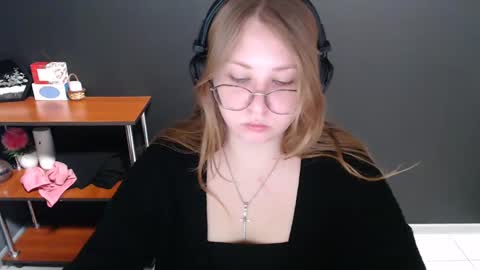 Snapshot of cute_minx chatting on 7, 1, 2025 Veronica online show from 7, 1, 2025