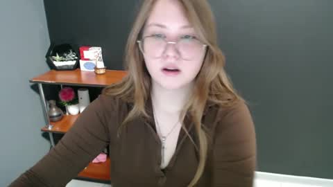 Snapshot of cute_minx chatting on 10, 1, 2025 Veronica online show from 10, 1, 2025