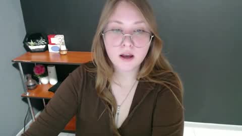 Snapshot of cute_minx chatting on 10, 1, 2025 Veronica online show from 10, 1, 2025