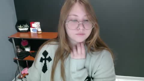 Snapshot of cute_minx chatting on 13, 1, 2025 Veronica online show from 13, 1, 2025