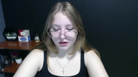 Snapshot of cute_minx chatting on 21, 1, 2025 Veronica online show from 21, 1, 2025