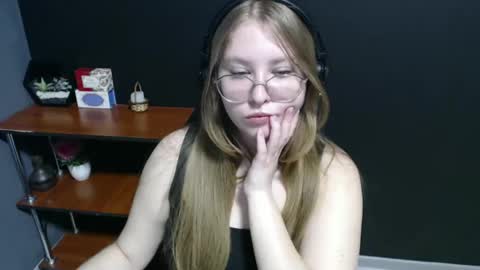 Snapshot of cute_minx chatting on 21, 1, 2025 Veronica online show from 21, 1, 2025