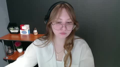 Snapshot of cute_minx chatting on 27, 1, 2025 Veronica online show from 27, 1, 2025