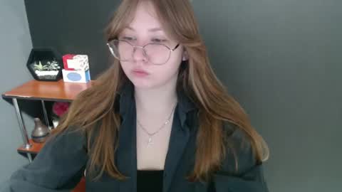 Snapshot of cute_minx chatting on 29, 1, 2025 Veronica online show from 29, 1, 2025