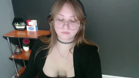 Snapshot of cute_minx chatting on 30, 1, 2025 Veronica online show from 30, 1, 2025