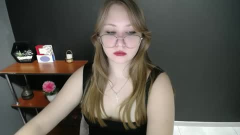 Snapshot of cute_minx chatting on 6, 2, 2025 Veronica online show from 6, 2, 2025