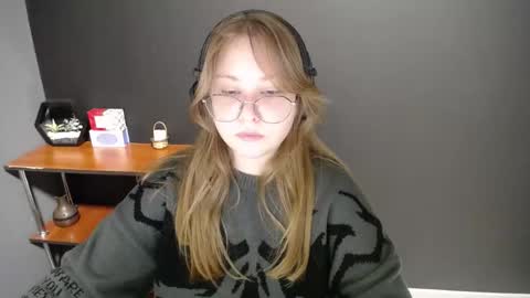 Snapshot of cute_minx chatting on 10, 2, 2025 Veronica online show from 10, 2, 2025