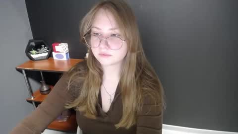 Snapshot of cute_minx chatting on 11, 2, 2025 Veronica online show from 11, 2, 2025