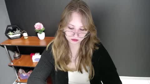 Snapshot of cute_minx chatting on 14, 2, 2025 Veronica online show from 14, 2, 2025