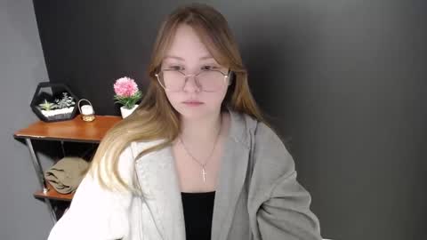 Snapshot of cute_minx chatting on 18, 2, 2025 Veronica online show from 18, 2, 2025