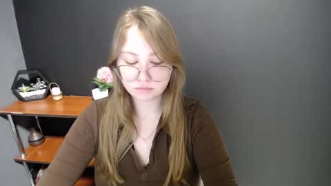 Snapshot of cute_minx chatting on 19, 2, 2025 Veronica online show from 19, 2, 2025
