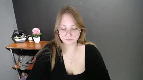 Snapshot of cute_minx chatting on 21, 2, 2025 Veronica online show from 21, 2, 2025