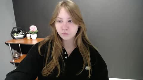 Snapshot of cute_minx chatting on 24, 2, 2025 Veronica online show from 24, 2, 2025
