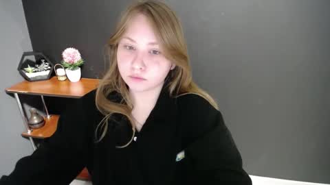 Snapshot of cute_minx chatting on 24, 2, 2025 Veronica online show from 24, 2, 2025