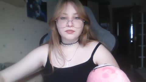 Snapshot of cute_minx chatting on 3, 3, 2025 Veronica online show from 3, 3, 2025