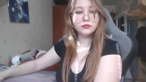 Snapshot of cute_minx chatting on 11, 3, 2025 Veronica online show from 11, 3, 2025