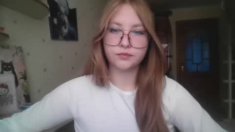 Snapshot of cute_minx chatting on 1, 10, 2025 Veronica online show from 1, 10, 2025
