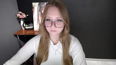 Snapshot of cute_minx chatting on 6, 10, 2025 Veronica online show from 6, 10, 2025