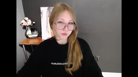 Snapshot of cute_minx chatting on 13, 10, 2025 Veronica online show from 13, 10, 2025