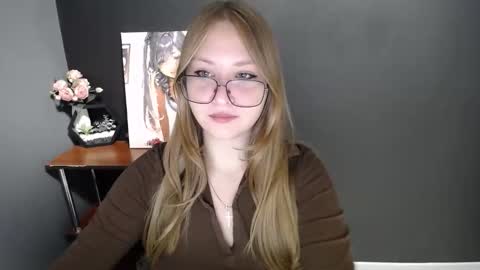 Snapshot of cute_minx chatting on 14, 10, 2025 Veronica online show from 14, 10, 2025