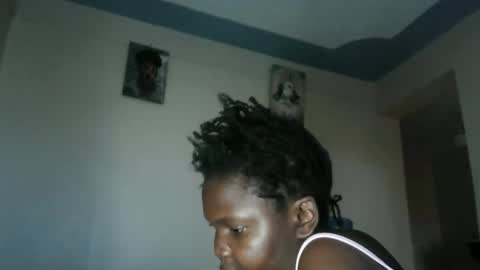 cute_roxie online show from 3, 11, 2025