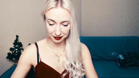 cute_smile_shy online show from 5, 1, 2025