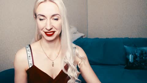 cute_smile_shy online show from 18, 1, 2025