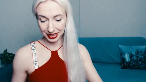 cute_smile_shy online show from 4, 3, 2025