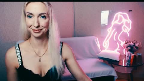 cute_smile_shy online show from 30, 9, 2025