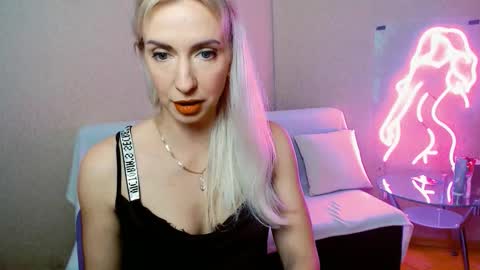 cute_smile_shy online show from 8, 11, 2025