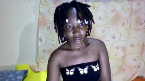 Snapshot of cute_xeniah chatting on 14, 10, 2025 cute_xeniah online show from 14, 10, 2025