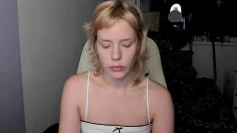 Snapshot of cuteasfuck_ chatting on 5, 10, 2025 Amy online show from 5, 10, 2025