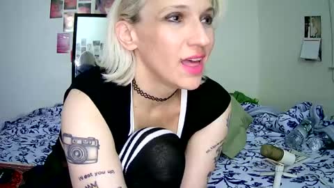 Bella online show from 6, 8, 2026