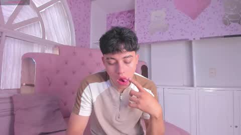 cutenaked_ online show from 17, 12, 2025