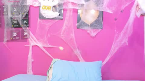 cutepetitee online show from 20, 10, 2025