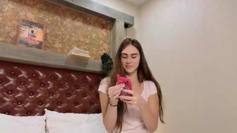 Snapshot of cuterebelious chatting on 23, 10, 2025 Kim online show from 23, 10, 2025